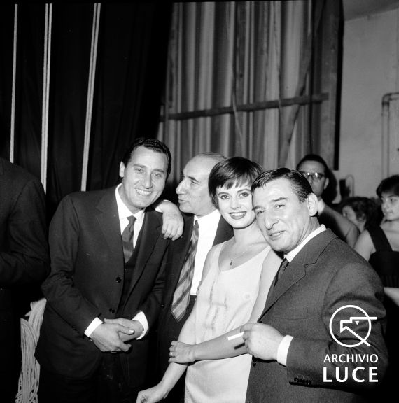Anna Maria Ferrero in compagnia di Alberto Sordi e Renato Rascel, 1958