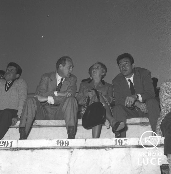 1960 Vianello, la madre e Ugo Tognazzi seduti tra il pubblico degli Internazionali